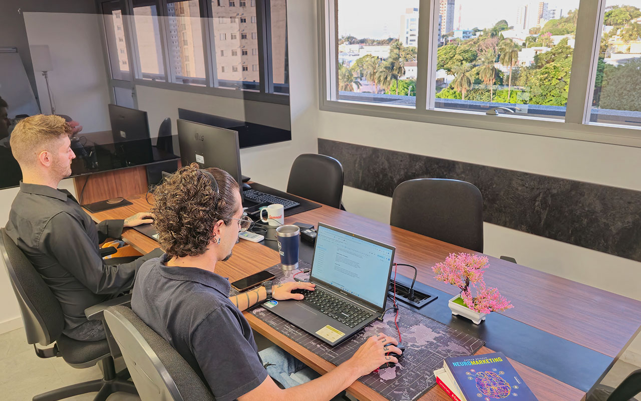 Agência de Marketing Jundiaí - Colaboradores da Rockleads trabalhando